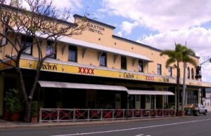 Bilionário de NSW compra o pub mais famoso de Brisbane por US$ 50 milhões Caxton Hotel Caxton Street Brisbane Queensland