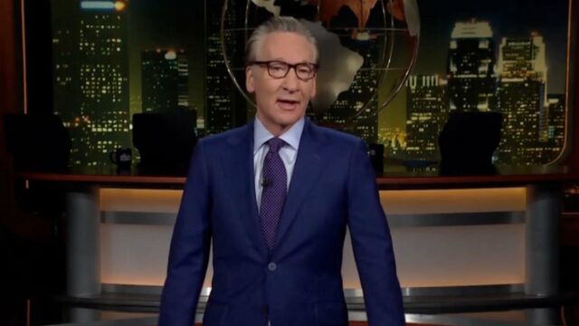 Bill Maher critica os políticos por se concentrarem nos 'e-mails Bill Maher critica os políticos por se concentrarem nos 'e-mails de um pervertido morto': 'Estamos fazendo isso de novo?' | Vídeo