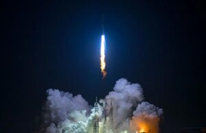 Blue Origin planeja segundo lançamento do megafoguete New Glenn em 9 de novembro Blue Origin's New Glenn rocket lifts off into space