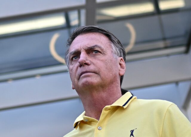 Bolsonaro é preso dias antes do início da pena de 27 anos de prisão
