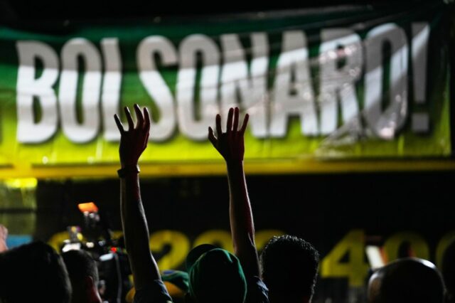 Bolsonaro tenta explicar violação do monitor de tornozelo: ‘alucinações’ Bolsonaro tenta explicar violação do monitor de tornozelo: ‘alucinações’