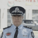 O Policiamento do ACT está incentivando a mãe do bebê recém-nascido a procurar atendimento médico.