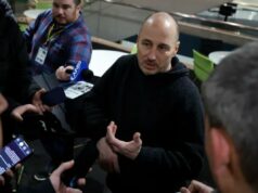 Brian Cashman confiante que os Yankees têm flexibilidade de caixa, apesar do máximo de US$ 300 milhões O gerente geral do New York Yankees, Brian Cashman, fala à mídia durante o evento Covenant House Sleep Out no Jacob Javits Center em Nova York, 20 de novembro de 2025.