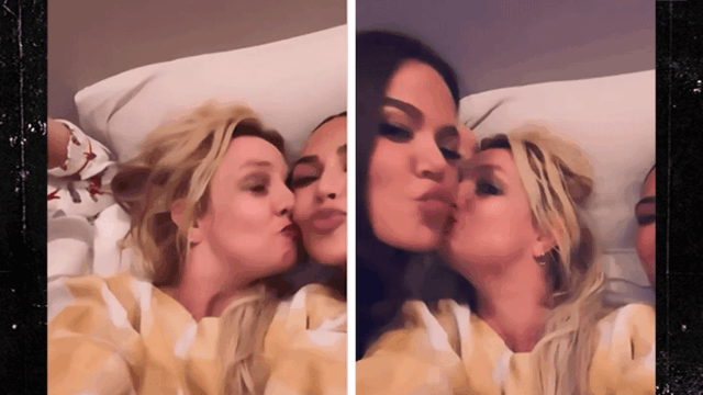 Britney Spears posta momento aconchegante na cama com Kim e 111625_britney_spears_kim_kardashian_kal