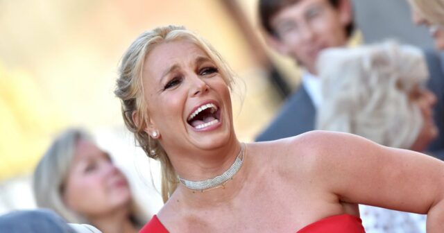 Britney Spears retorna ao Instagram com foto atrevida após excluir Britney Spears retorna ao Instagram com foto atrevida após excluir conta