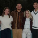 Brittany Mahomes se prepara para o clima gelado com sobretudo creme e calças de couro 611