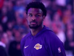 Bronny James, do Lakers, fala sobre como encontrar seu papel na equipe los angeles lakers star bronny james against portland trail blazers