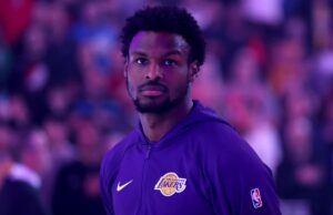 Bronny James, do Lakers, fala sobre como encontrar seu papel na equipe los angeles lakers star bronny james against portland trail blazers
