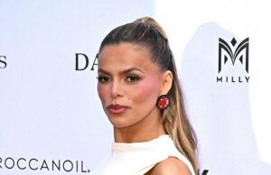 Brooks Nader diz que Nip Slips não são ‘intencionais’, ‘perplexos’, são recorrentes Brooks Nader diz que seus nip slips não são intencionais, mas nunca se veste com uma roupa picante