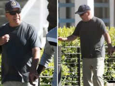 Bruce Willis é descoberto para um passeio na praia em Los Angeles 1106-Bruce-Willis-Beach-Walk-Sub1