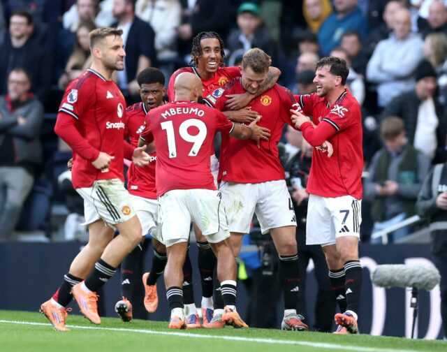 Bryan Mbeumo e Matthijs de Ligt enviam a mesma mensagem ícone de correio