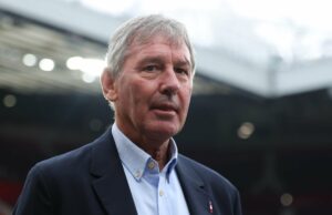 Bryan Robson escolhe Casemiro por ser o jogador mais inteligente enquanto constrói o jogador de futebol perfeito ícone de correio