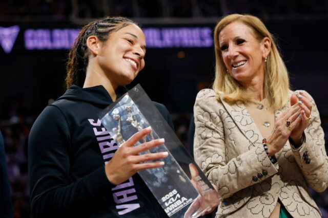 Burton, das Valquírias, é convidado para o acampamento do time de basquete dos EUA em dezembro
