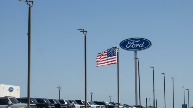 CEO da Ford compartilha revelação ‘brutal’ após desmontar Tesla e CEO da Ford compartilha revelação ‘brutal’ após desmontar Tesla e veículos rivais chineses: ‘Foi chocante o que descobrimos’