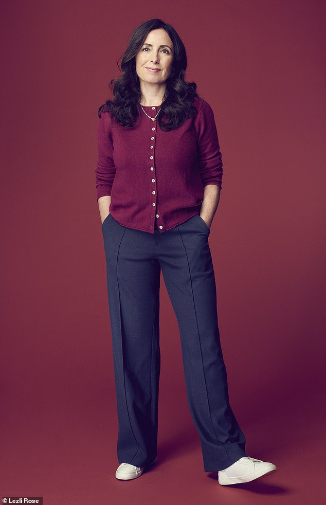 CHARLOTTE KEMP: Tenho 53 anos e 1,70m. Experimentei 60 pares CHARLOTTE KEMP: Tenho 53 anos e 1,70m. Experimentei 60 pares de calças High Street - estas são as 8 mais lisonjeiras e antienvelhecimento por apenas £ 34,90