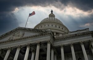 CISA alerta agências federais para corrigirem firewalls Cisco defeituosos em meio à ‘exploração ativa’ em todo o governo dos EUA domed government building