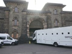 Caçada após outro prisioneiro estrangeiro libertado por engano no Reino Unido Caçada após outro prisioneiro estrangeiro libertado por engano no Reino Unido