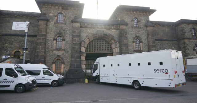 Caçada após outro prisioneiro estrangeiro libertado por engano no Reino Unido
