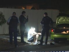 Caçada em andamento após homem ser atingido na cabeça por arma de fogo em rua suburbana O jovem de 27 anos foi atingido na cabeça por um disparo de arma de fogo.