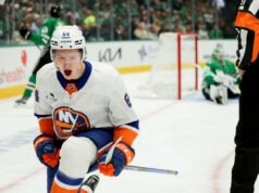 Cal Ritchie começando a fazer progressos positivos em seu jogo pelos Islanders Cal Ritchie comemora depois de marcar um gol na vitória dos Islanders por 3 a 2 sobre os Stars em 18 de novembro de 2025.