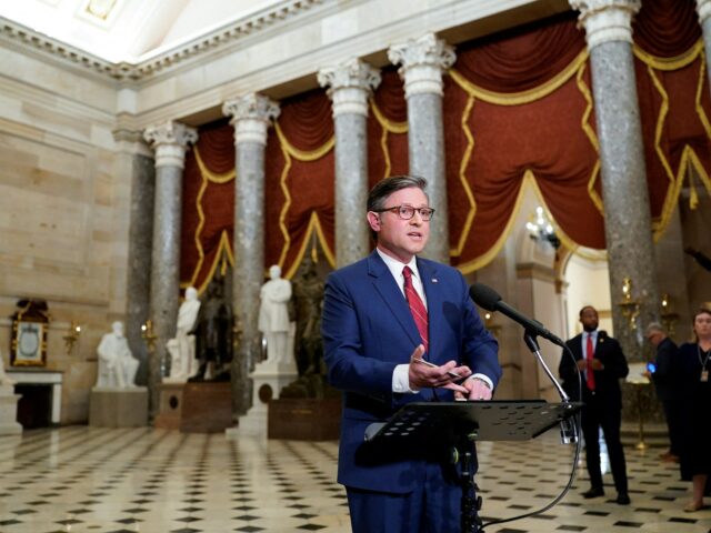 Câmara dos EUA votará a divulgação completa dos arquivos de Epstein na próxima semana, diz Johnson
