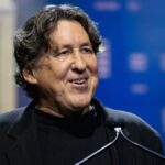 Cameron Crowe não publicou Elvis Alice Crowe