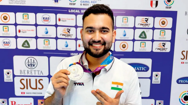 Campeonato Mundial ISSF: Anish Bhanwala ganha prata no evento
