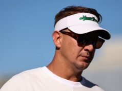Candidato a coaching universitário pode ser um pacote com QB de 3.000 jardas North Texas head coach Eric Morris