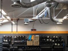 Cantora de Los Angeles é banida da academia após confronto com homem usando vestiário feminino Cantora de Los Angeles é banida da academia após confronto com homem usando vestiário feminino