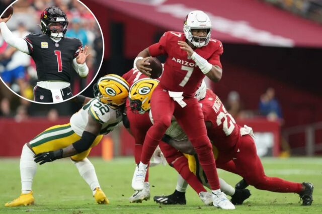 O quarterback do Arizona Cardinals, Kyler Murray (1), faz um lançamento contra o Tennessee Titans durante o quarto período no State Farm Stadium.