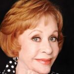 Carol Burnett doa todos os seus prêmios - 140 Emmys, Globos, Tony, Grammy e muito mais - para a UCLA, onde ela recebeu uma nova bolsa de estudos (EXCLUSIVO)