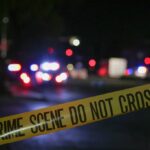 Carro bate na amada cafeteria da Bay Area na noite de Ação de Graças