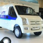 Carro comercial anti-complicado, apenas uma carga elétrica pode percorrer longas distâncias