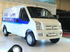 Carro comercial anti-complicado, apenas uma carga elétrica pode percorrer longas distâncias Carro comercial anti-complicado, apenas uma carga elétrica pode percorrer longas distâncias