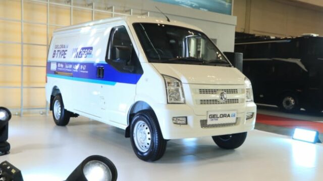 Carro comercial anti-complicado, apenas uma carga elétrica pode percorrer longas distâncias
