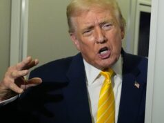 Casa Branca defende Trump dizendo a uma repórter ‘quieta, porquinha’ Casa Branca defende Trump dizendo a uma repórter 'quieta, porquinha'