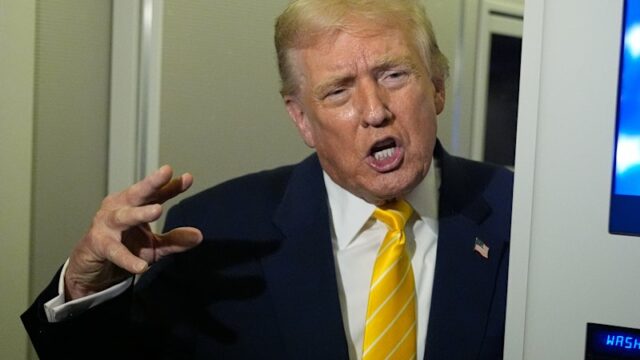 Casa Branca defende Trump dizendo a uma repórter 'quieta, porquinha'
