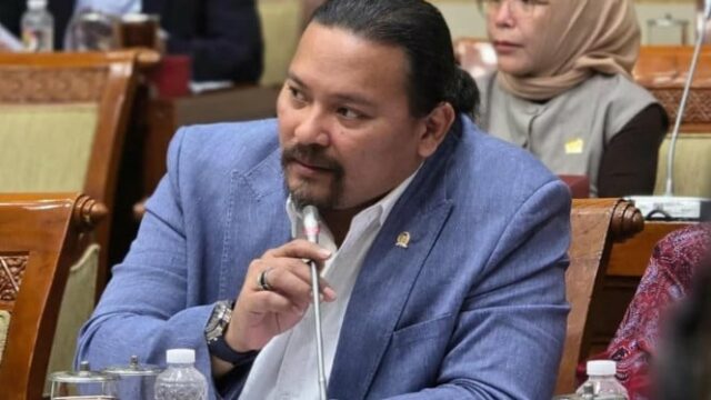 Casa do juiz do tribunal distrital de Medan queima, DPR Casa do juiz do tribunal distrital de Medan queima, DPR pede à polícia que investigue e proteja completamente o juiz