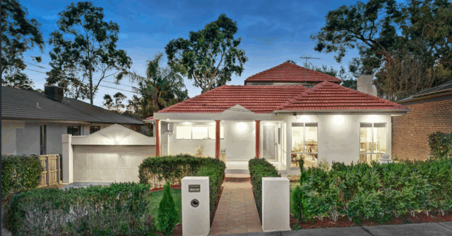 Casal que escravizou mulher por oito anos perde dinheiro com A casa de um casal de Melbourne que escravizou uma mulher durante oito anos e teve o produto da venda confiscado.