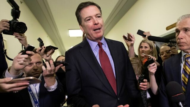 James Comey foi um dos três críticos proeminentes do presidente republicano indiciados pelo Departamento de Justiça de Trump nos últimos meses.