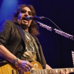 Causa da morte do guitarrista do Kiss, Ace Frehley, confirmada pelo legista de Nova Jersey