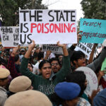 Centenas de pessoas protestam contra a poluição do ar em Nova Delhi