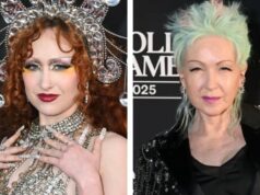 Chappell Roan elogia Cyndi Lauper na indução do Rock Hall por ‘nos mostrar que você pode ser ousado, peculiar, barulhento, glamoroso e ter a cor de cabelo que quiser’ Chappell Roan elogia Cyndi Lauper na indução do Rock Hall por 'nos mostrar que você pode ser ousado, peculiar, barulhento, glamoroso e ter a cor de cabelo que quiser'