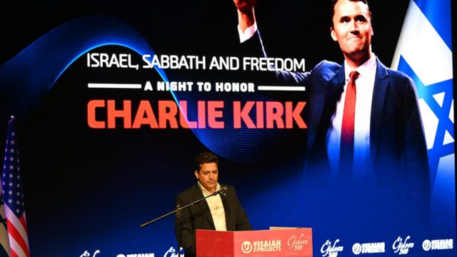 Charlie Kirk homenageado em Jerusalém enquanto centenas de pessoas se Charlie Kirk homenageado em Jerusalém enquanto centenas de pessoas se reúnem, incluindo autoridades, clérigos e cristãos