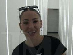 Charly Jordan compartilha o momento mais selvagem da multidão NSFW que ela testemunhou na cabine do DJ 110525_charly_jordan_kal