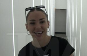 Charly Jordan compartilha o momento mais selvagem da multidão NSFW que ela testemunhou na cabine do DJ 110525_charly_jordan_kal