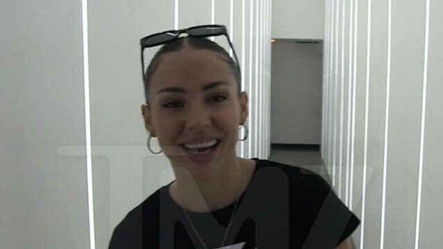 Charly Jordan compartilha o momento mais selvagem da multidão NSFW 110525_charly_jordan_kal