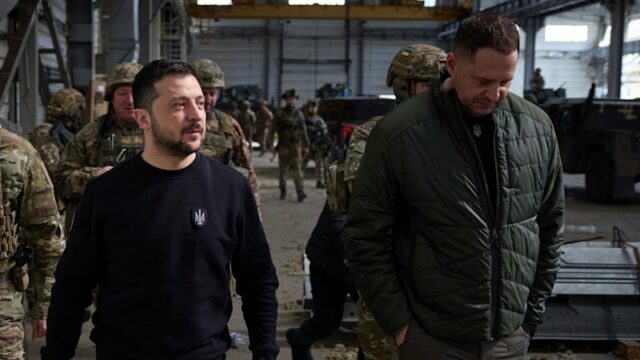 Yermak (na foto à direita) tem sido um representante chave nas negociações com os EUA sobre o fim da guerra na Ucrânia.