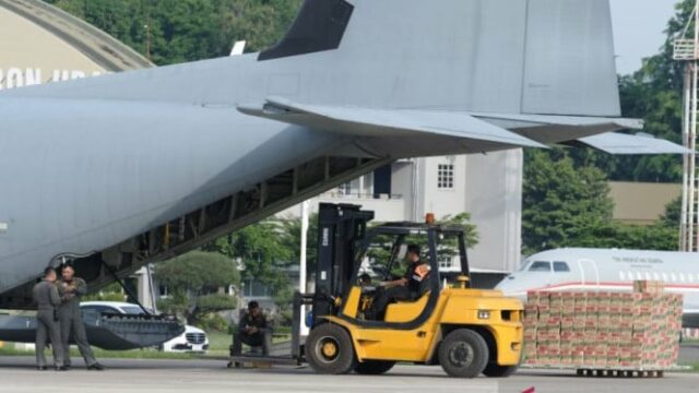 Chega assistência logística em Sumatra Ocidental, pronta para ser distribuída Chega assistência logística em Sumatra Ocidental, pronta para ser distribuída a todas as vítimas de desastres