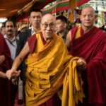 China invade fotos de Dalai Lama em mosteiros e casas tibetanas